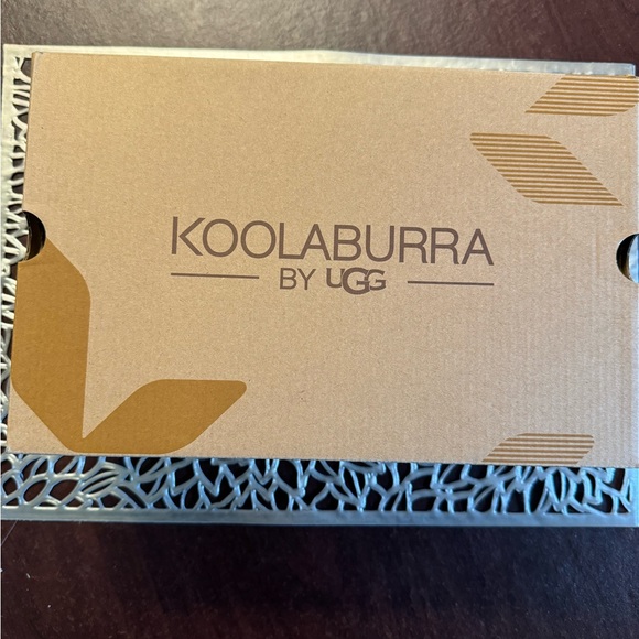 Kookaburra UGG’s. Size 9 NWT AND BOX Black in color never worn - Picture 12 of 12